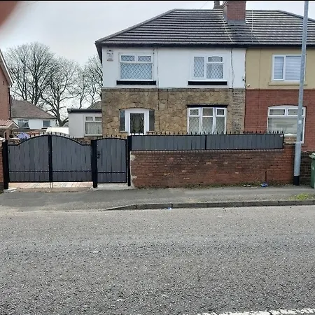 Deluxe Double Bedroom With Private Bathroom, Parking And Wifi Bed & Breakfast Leeds (West Yorkshire)