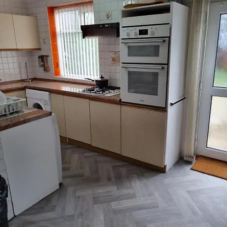 Deluxe Double Bedroom With Private Bathroom, Parking And Wifi Leeds (West Yorkshire)