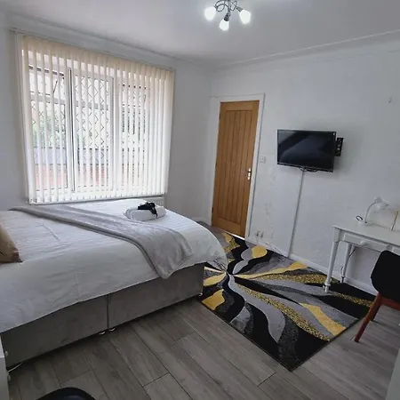 Deluxe Double Bedroom With Private Bathroom, Parking And Wifi Bed & Breakfast *