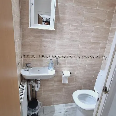 Deluxe Double Bedroom With Private Bathroom, Parking And Wifi 3* Leeds (West Yorkshire)