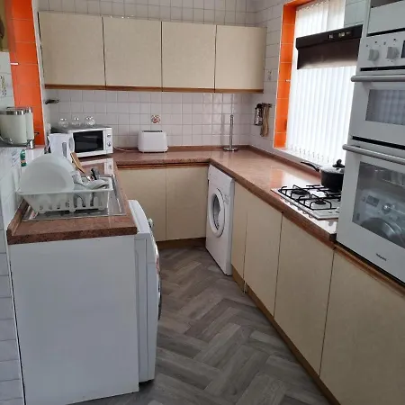 Deluxe Double Bedroom With Private Bathroom, Parking And Wifi Bed & Breakfast Leeds (West Yorkshire)