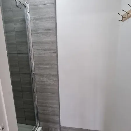 Bed & Breakfast Deluxe Double Bedroom With Private Bathroom, Parking And Wifi 3*